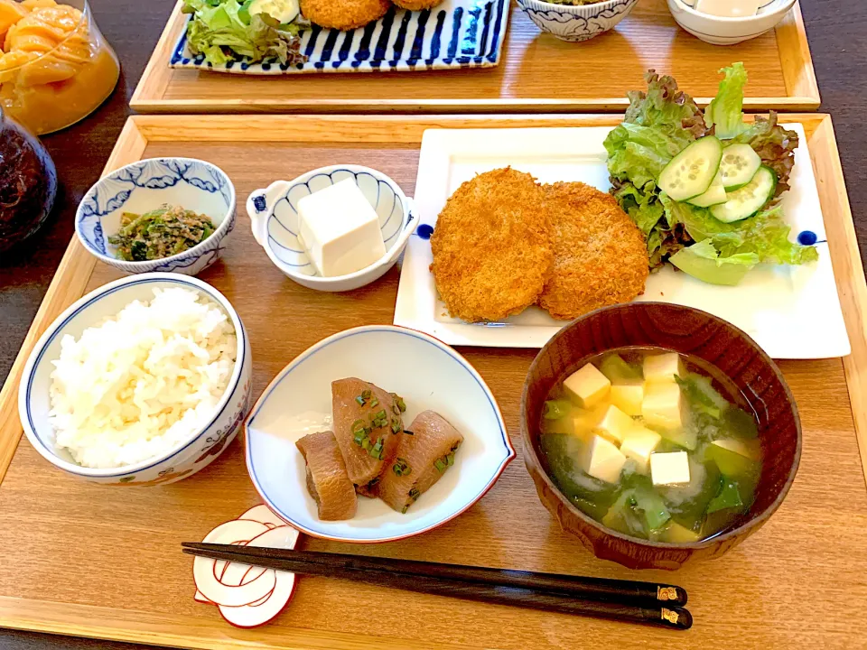 大根ステーキ　　小松菜の胡麻和え　　冷奴　　牛肉コロッケ　　お味噌汁|NAKATAさん