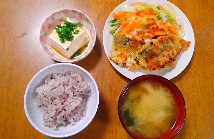 １１月１２日　鯵フライ　白菜の塩ダレナムル　湯豆腐　しじみとわかめのお味噌汁|いもこ。さん