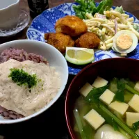 Snapdishの料理写真:帆立フライと自然薯のとろろご飯🍚|うさぎママ🍷さん