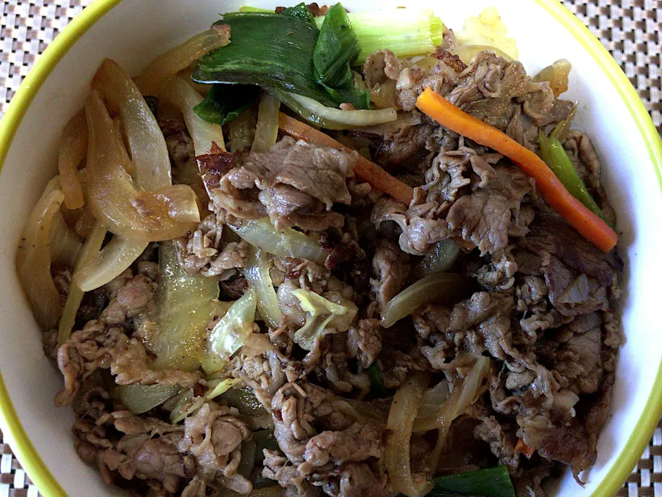 牛肉野菜炒め(ハーフ)丼|ばーさんさん