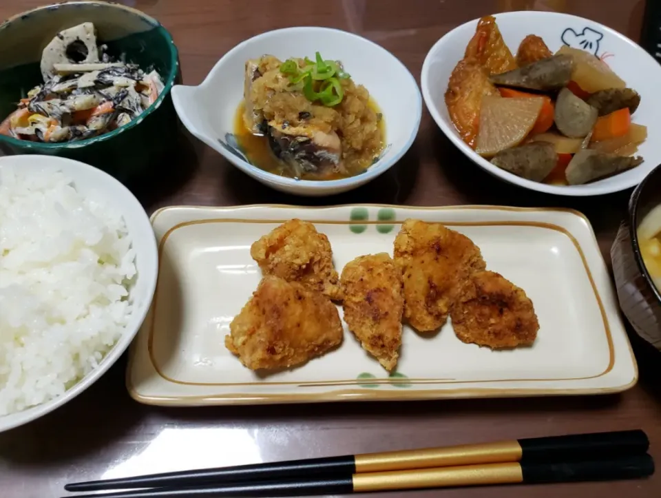 Snapdishの料理写真:唐揚げ、鯖のおろし煮、蓮根ひじきサラダ、煮物|みーさん