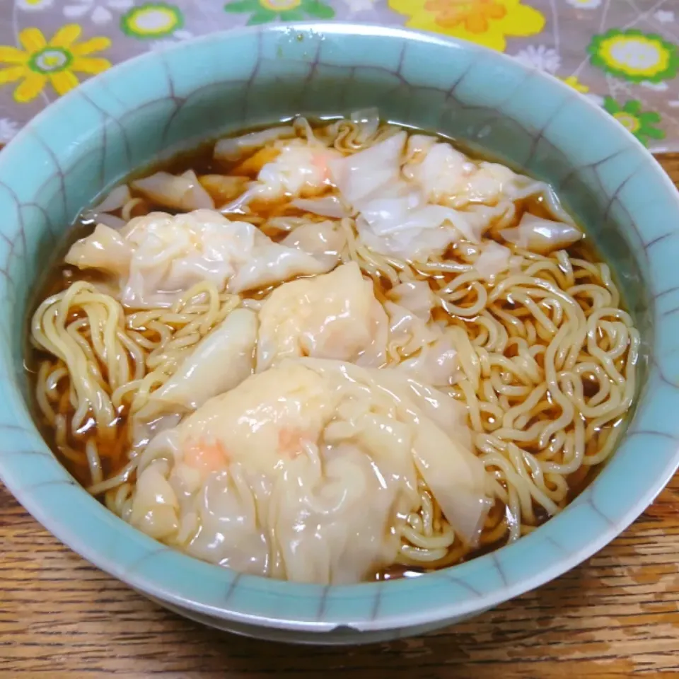 Snapdishの料理写真:海老ワンタン麺(*^^*)|しーPaPaさん