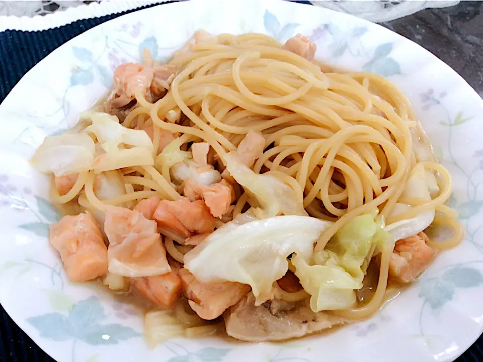 シャケとキャベツの和風パスタ🍝😋|アライさんさん