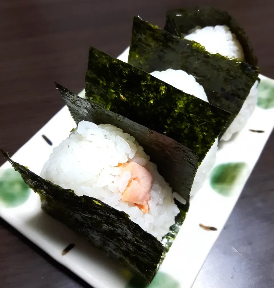 今日の私のお昼ご飯
鮭🍙|ナオミさん