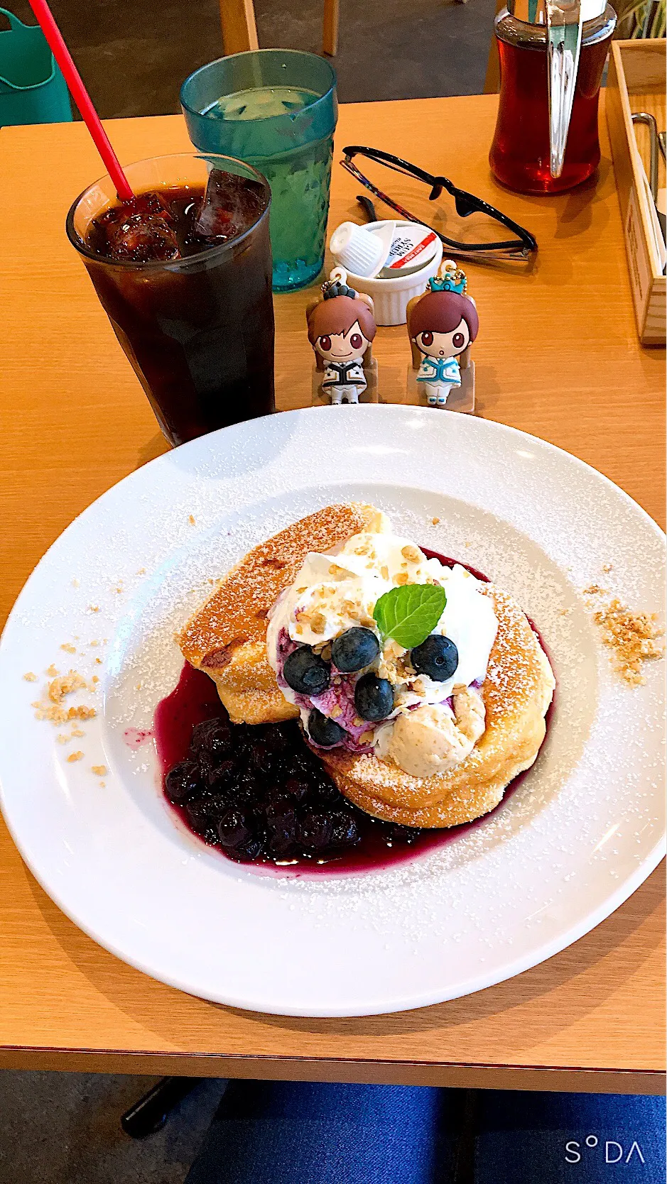 ブルーベリーパンケーキ&アイスコーヒー🖤💙|なぎさん