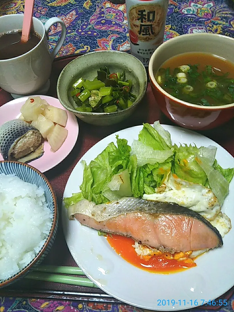 よねばーばの朝ごはん
コンソメスープ
鮭とたまご焼き、レタス添え
蕪の葉の浅漬け
ご飯、
生姜ココア|yoneばーばさん