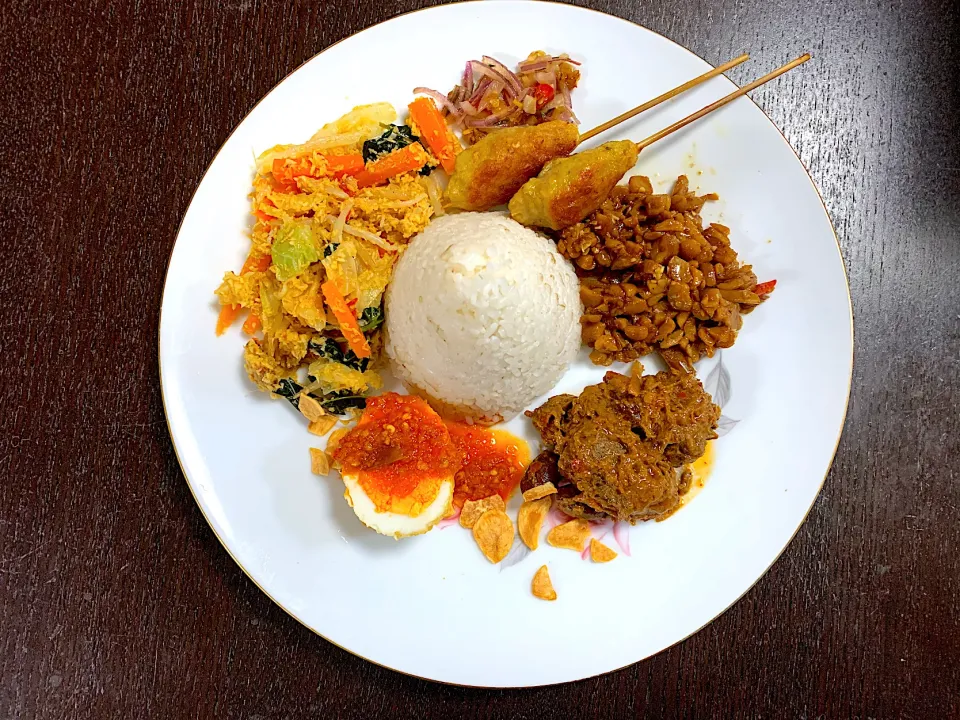 Snapdishの料理写真:Nasi campur Bali|yeni kartikasariさん