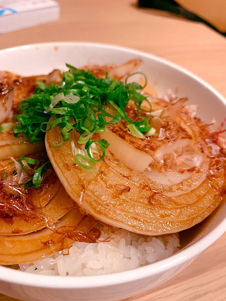 玉ねぎのお酢焼き丼|一人暮らし始めました。さん