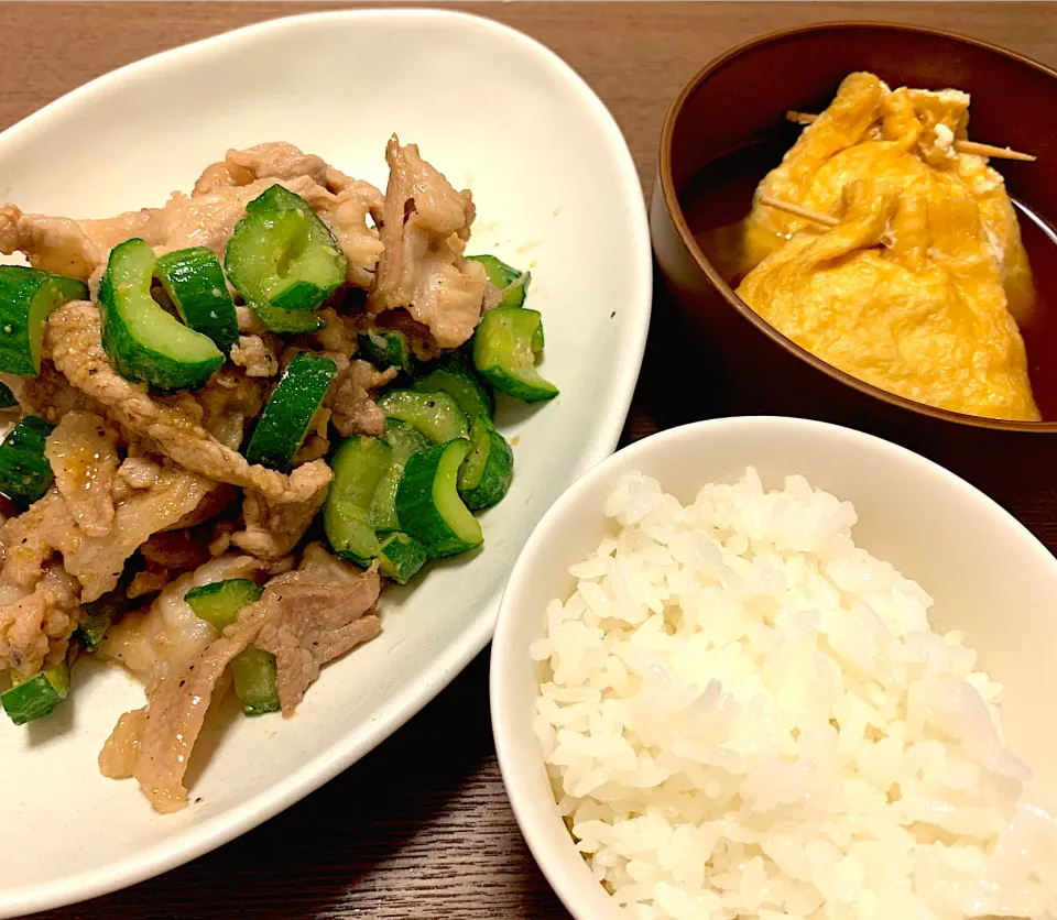 Snapdishの料理写真:胡瓜と豚肉の中華炒め　と　たまご巾着|tsumaminaさん