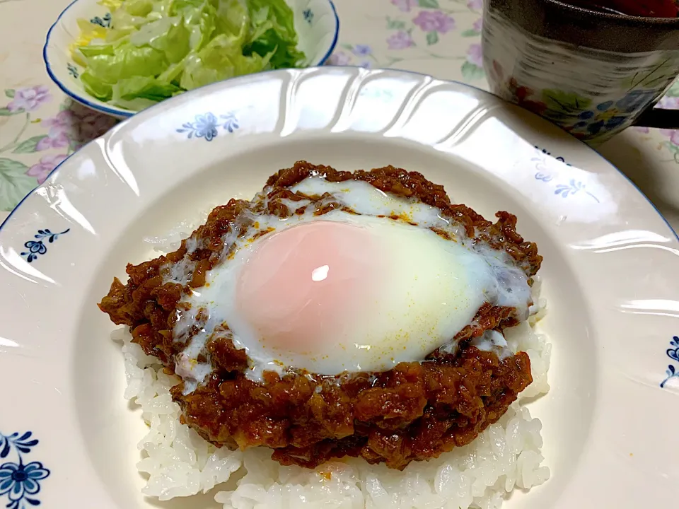 朝ごはん、ドライカレー、温泉玉子|Isimura Hidekiさん