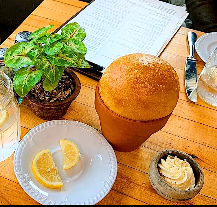 Flowerpot freshly baked bread with pumpkin butter spread|🌺IAnneさん