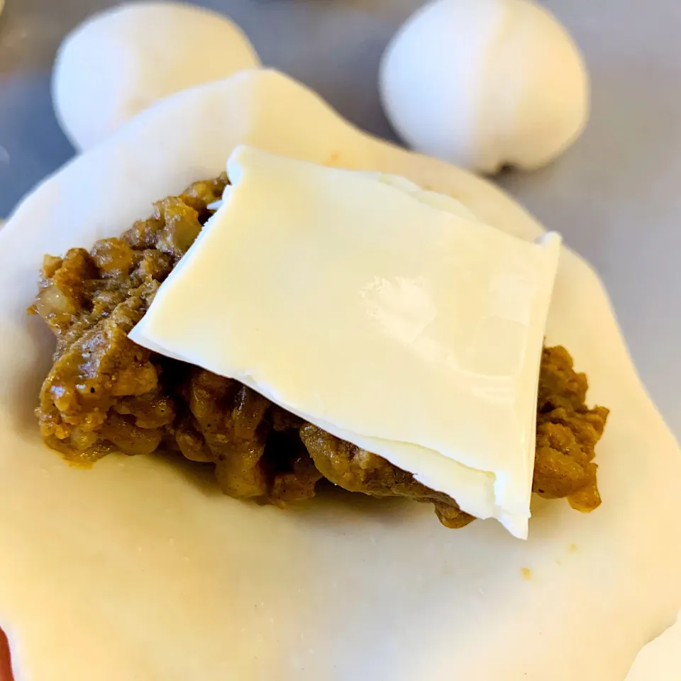 チーズカレーまん作りまーす🧀|いちごさん