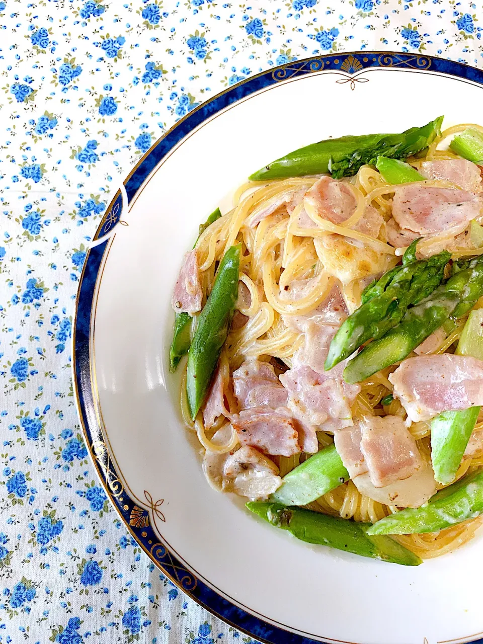 アスパラとベーコンのクリームパスタ🍝|❁︎na--na❁︎Nさん