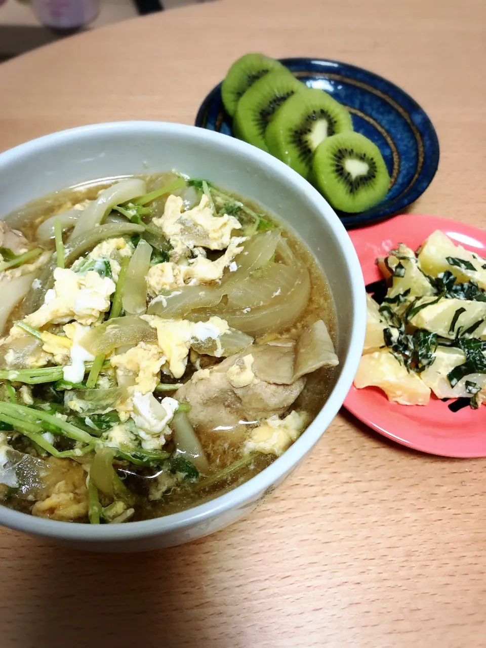 親子うどん、じゃがいもの明太マヨ和え|あるくさん