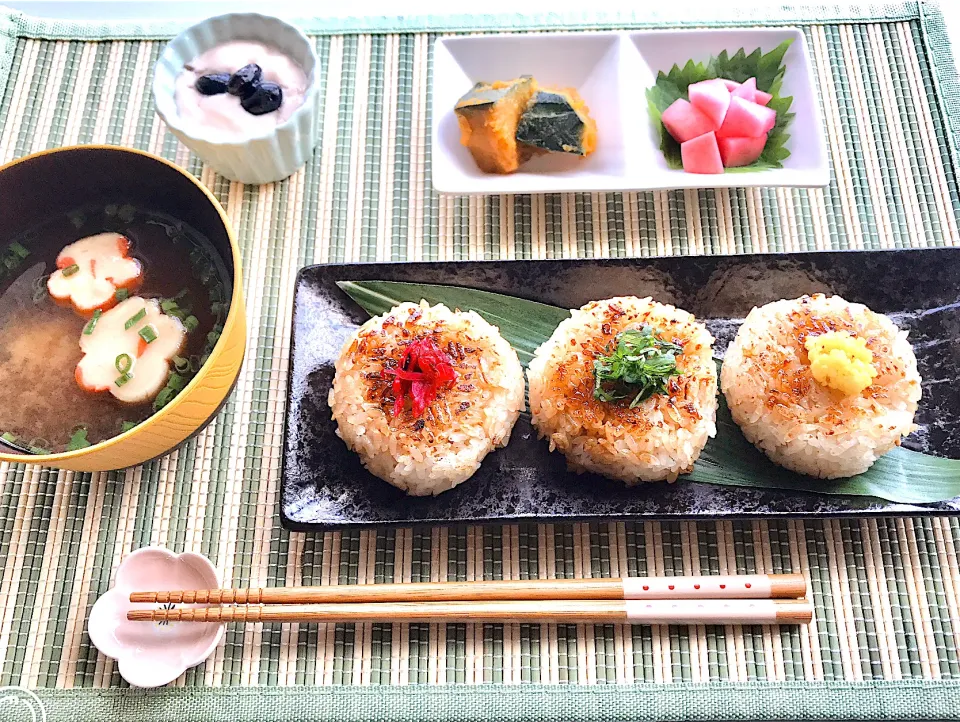 🍂香ばしい醤油の香りの焼きおにぎり🍂|ちゃべさん