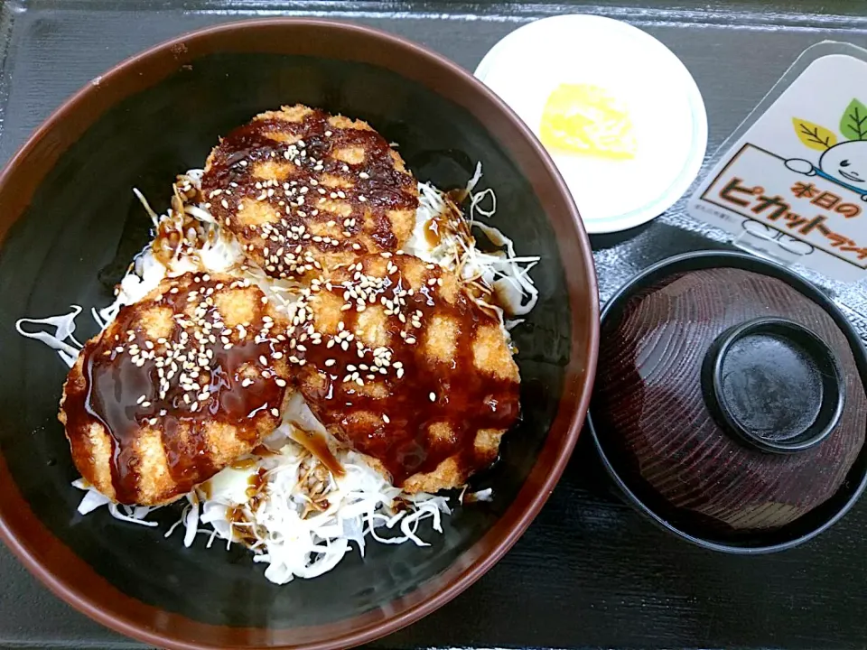 Snapdishの料理写真:コロッケ丼セット|nyama1さん