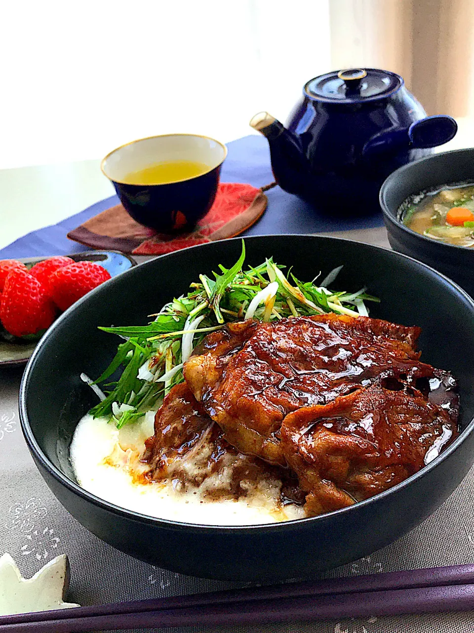 Snapdishの料理写真:🐖オリーブ豚丼でおうちランチ🥢|サミカさん