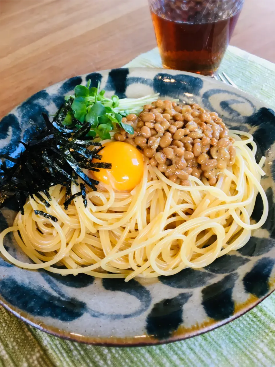 今日のお家で一人ランチは                           ヨッチャンさんの料理 胡椒たっぷりバージョン🤗 「最もシンプルな納豆パスタ✨ 火を使わず味付けは2つだけ👍🏻」の、胡椒かけ忘れversion(笑)✨|ミッチ☆ママさん