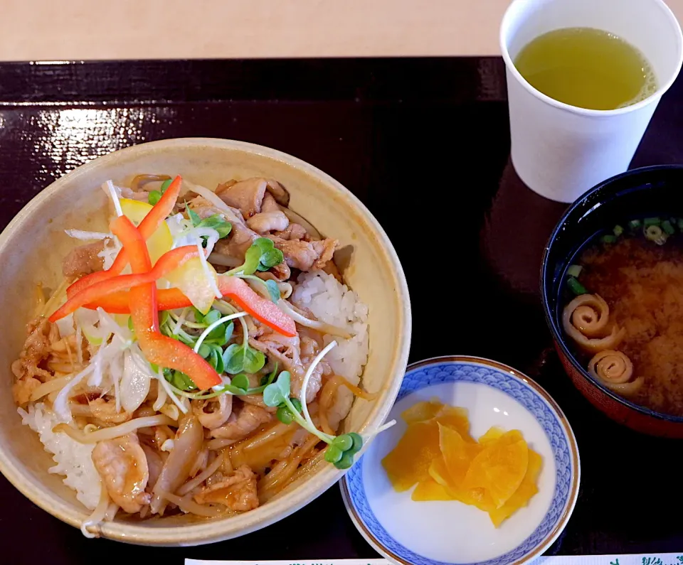 オリーブ夢豚醤油丼|Orie Uekiさん