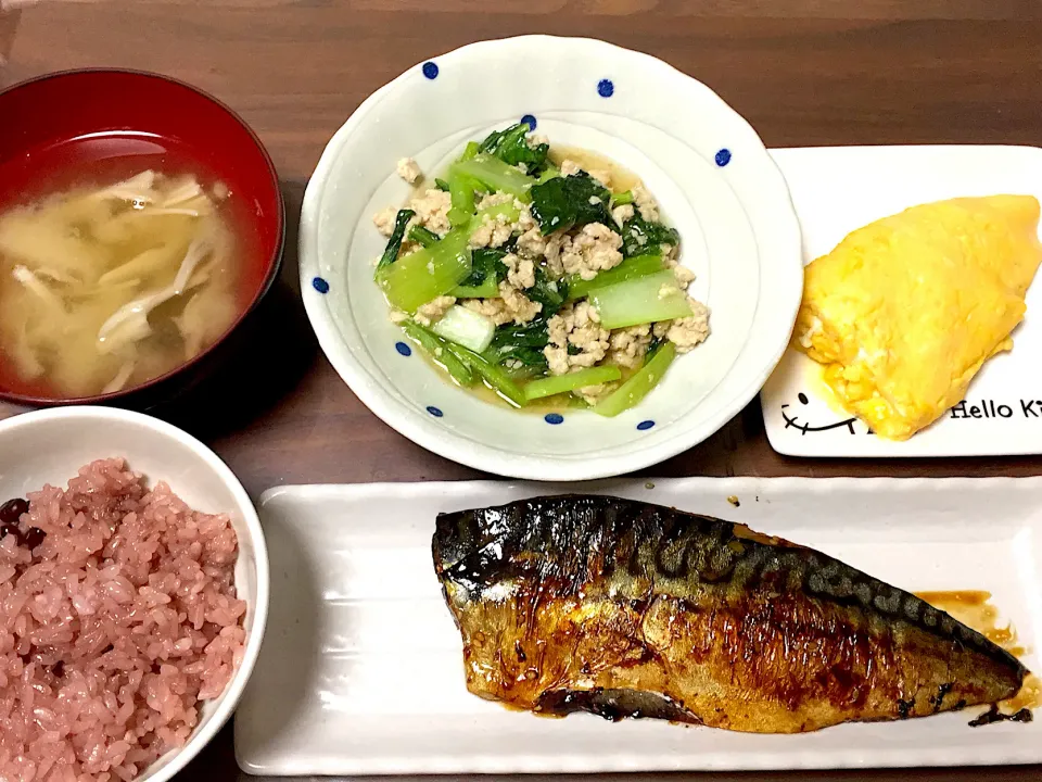 鯖みりん チーズオムレツ 小松菜ひき肉あん きのこと長芋の味噌汁|おさむん17さん