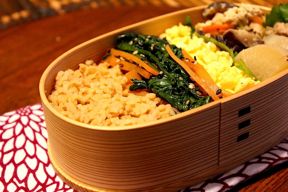 おさかなミンチでそぼろご飯弁当|よっすぃさん