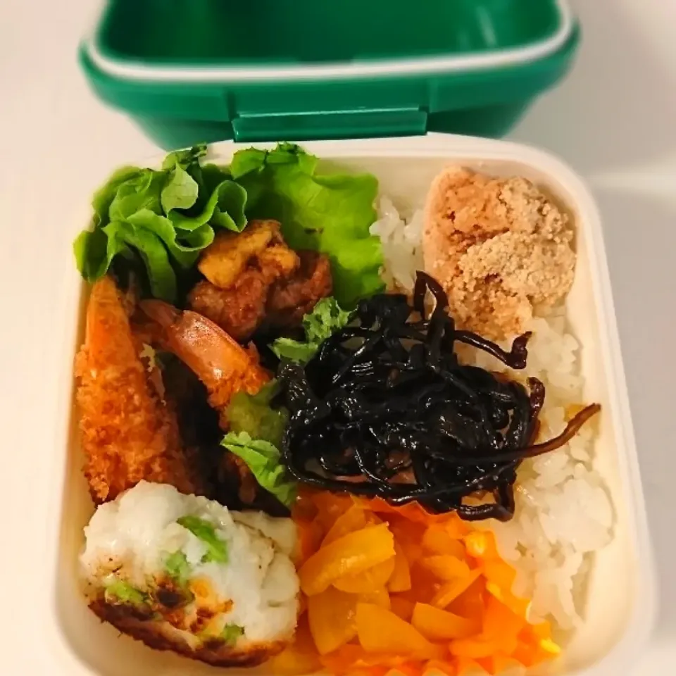 ★今日のお弁当★
☆エビフライ
☆ポン酢と柚子胡椒の唐揚げ
☆枝豆チーズのはんぺん焼き
☆キクラゲのラー油漬け|☆Chieco☆さん