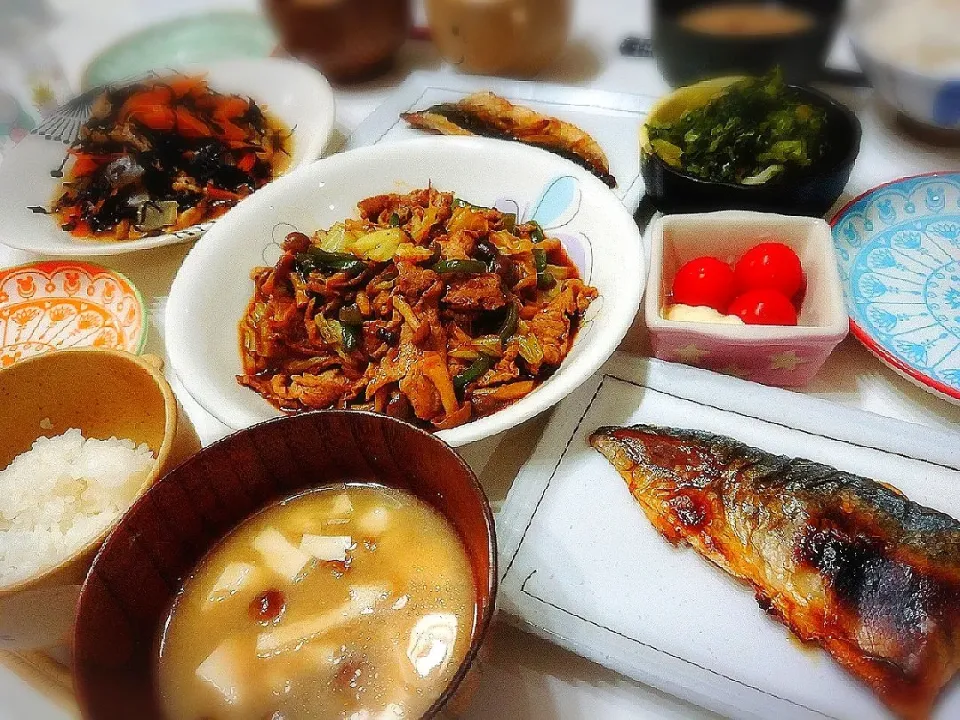 夕食(^ー^)
回鍋肉
アジ塩焼き
ひじき煮
トマト
漬物
お味噌汁(なめこ、豆腐、油揚げ)|プリン☆さん