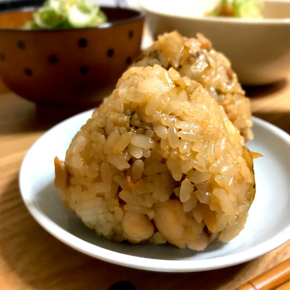 鶏ごぼうご飯でおにぎり( ⁎ᵕᴗᵕ⁎ )❤|さくらさん