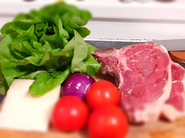 Was typical and ever so tasty. T bone and Salad. South American style food ❤.|lectiさん