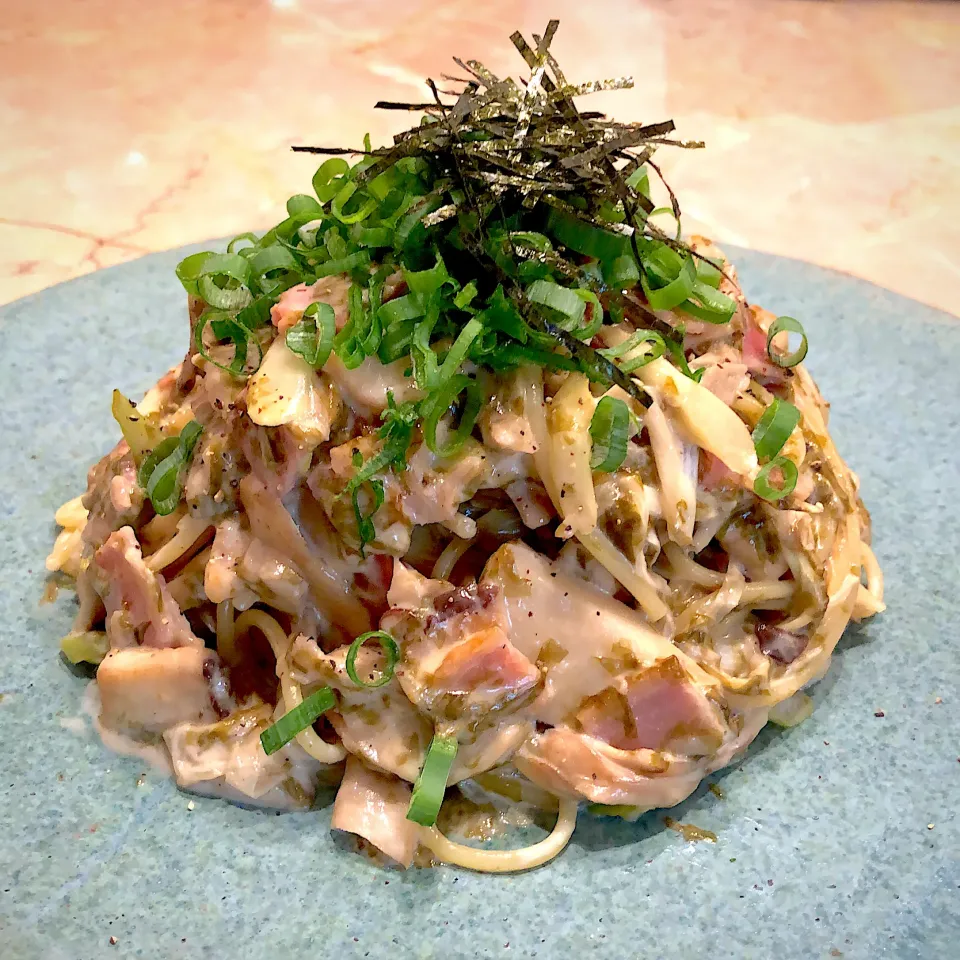 海苔の佃煮とキノコのクリームパスタ🍝明太子だってツナだってクリームと合うんだから海苔の佃煮だって合うよね👌✨パスタより具の方を多めにして大満足💮|AXさん