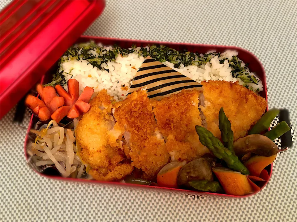 Snapdishの料理写真:息子弁当〜34 チキンカツ弁当|mashaさん