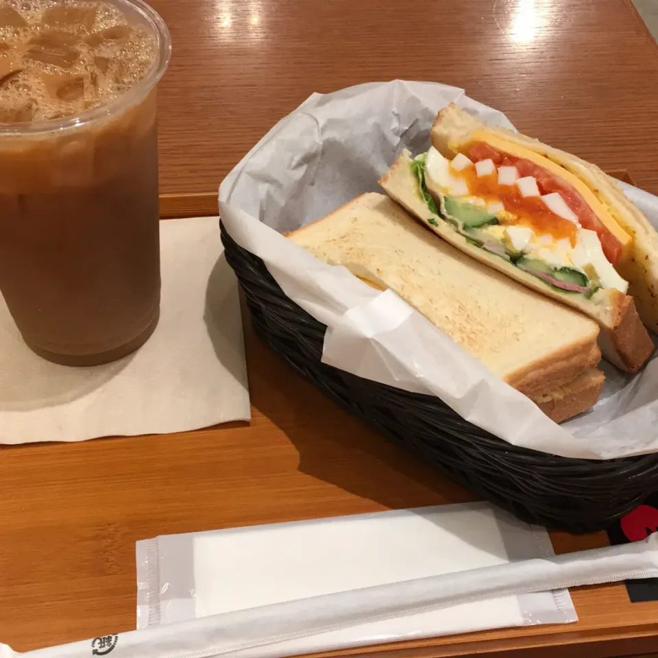 Snapdishの料理写真:上島珈琲店で、サンドイッチとコーヒー☕️|Sachiyo Hatanoさん