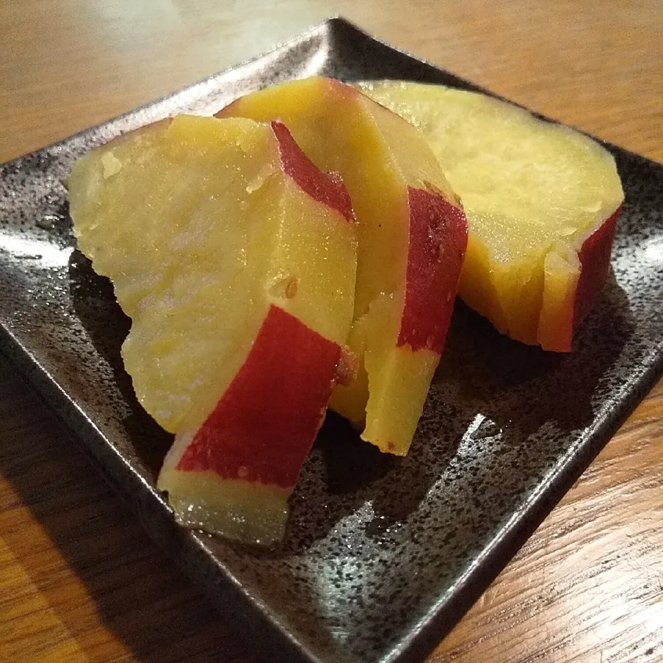 Snapdishの料理写真:サツマイモのレモン煮🍋|まきごろうさん