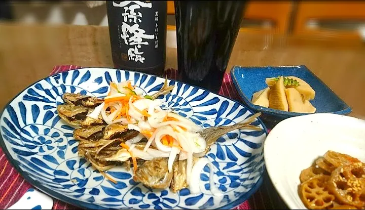 小鯵🐟の南蛮漬け
れんこんのきんぴら✴️
筍煮物   🍶|びせんさん