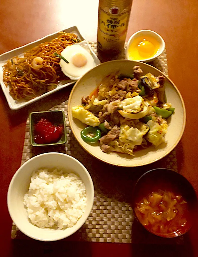 Today's Dinner🍴 上海風焼きそば･豚肉とﾋﾟｰﾏﾝ&茄子の味噌炒め･筋子･生卵･白飯･お野菜たっぷりｽｰﾌﾟ|🌈Ami🍻さん