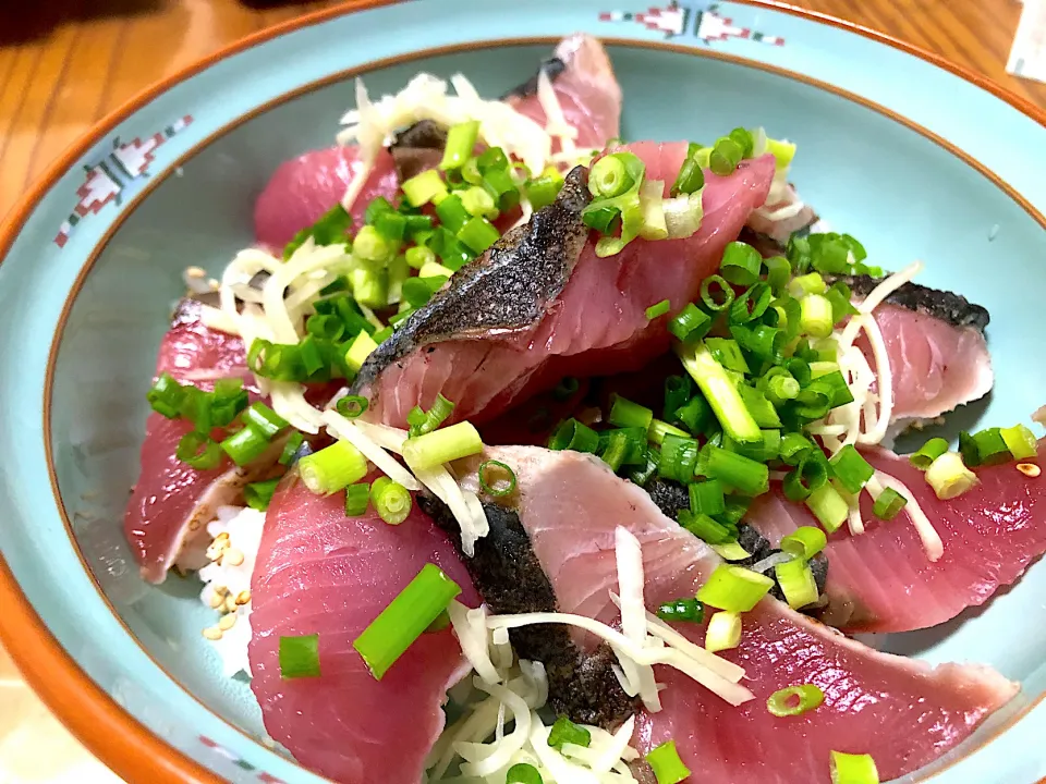 Snapdishの料理写真:カツオのタタキ丼🐟|buhizouさん