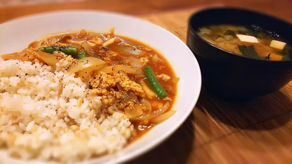 豚ひき肉と玉ねぎのトマトカレー🍛
の晩ごはん✨|kaz(*･ω･)さん