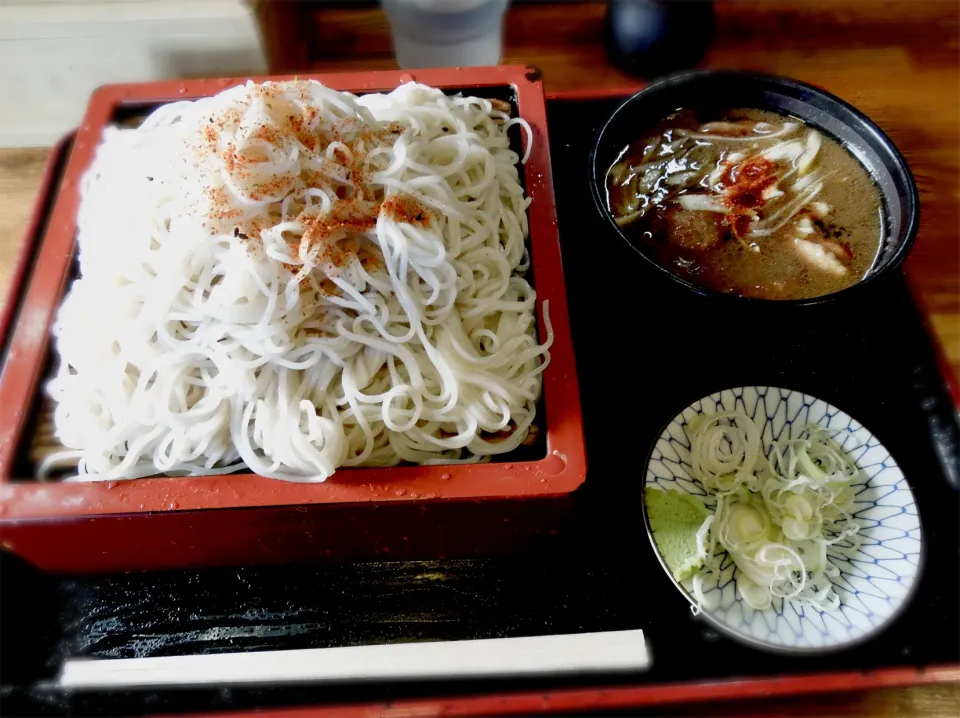 鴨そば５００円 お蕎麦は冷たいので大盛り＋１５０円 はかなりコスパ！味も最高おそばもてうち！ありえない安さ。月曜日から木曜日の7：３０〜12：00までの営業ですが、ほとんど10：00頃にはお蕎麦がなくなって終了します。|Takeshi  Nagakiさん