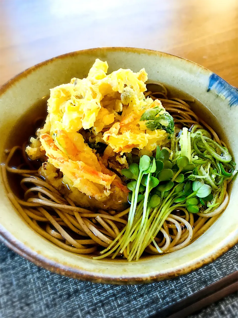 今日のお家で一人ランチは                           蕎麦活‼️温かいかき揚げ蕎麦✨|ミッチ☆ママさん