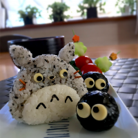 トトロでおにぎりアクション❣️