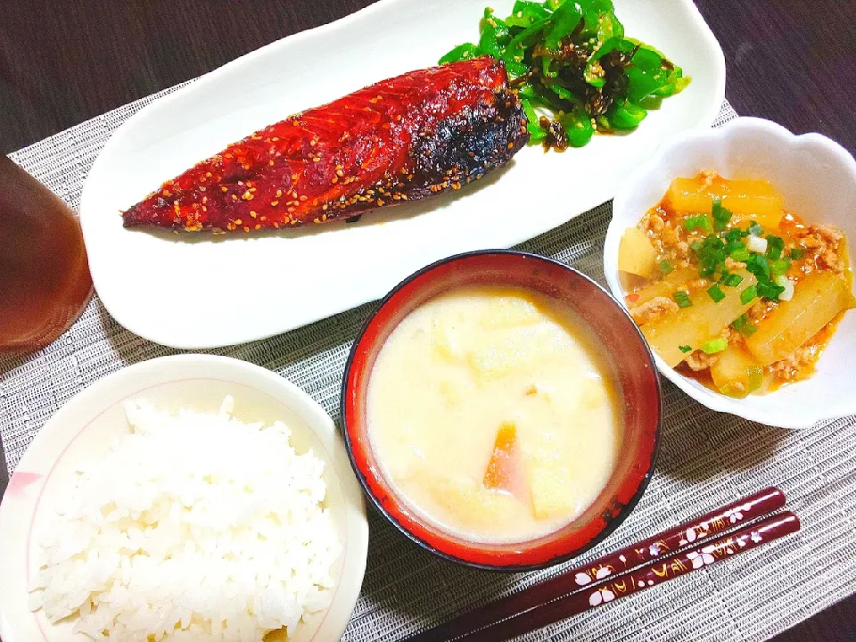 Snapdishの料理写真:ごはん、豆乳味噌汁、麻婆大根、鯖のみりん干し、塩昆布ピーマン|サトリさん