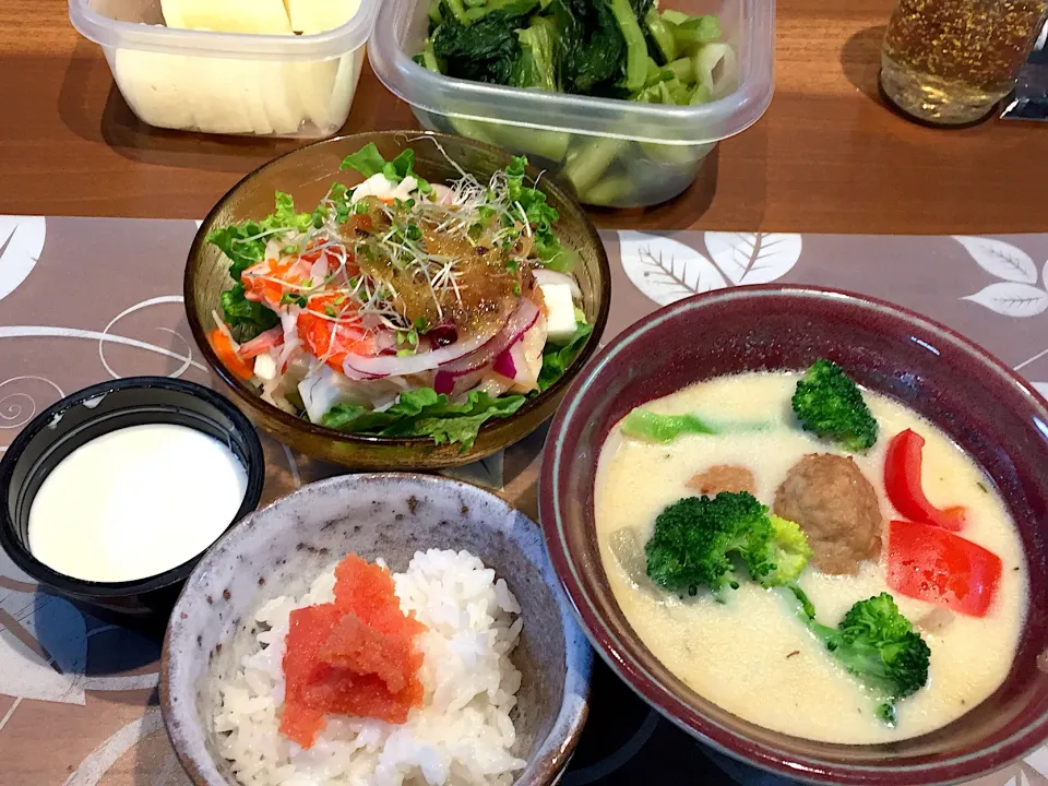 晩御飯
豆乳ミルク煮、山芋サラダ、白米、たらこ、野沢菜、たくあん、杏仁豆腐|かよちゃんさん