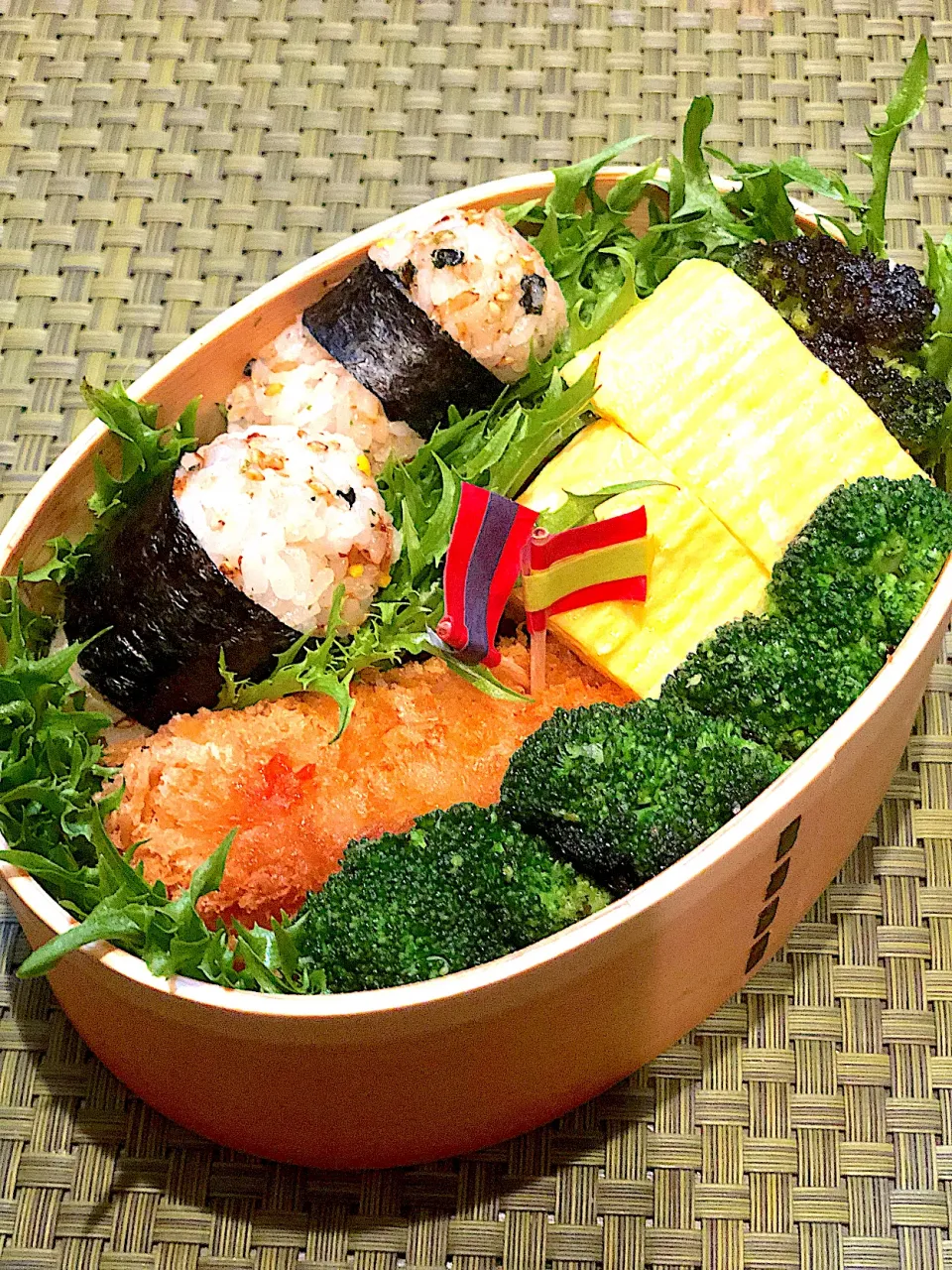 おはようございます☀️毎日作るお弁当は、忙しい朝にパパっと作る15分弁当、今日も昨日の夕食メニューとほぼ同じなおかずでも素直に喜んでくれる我が子よ、ありがとう😆|リホアさん