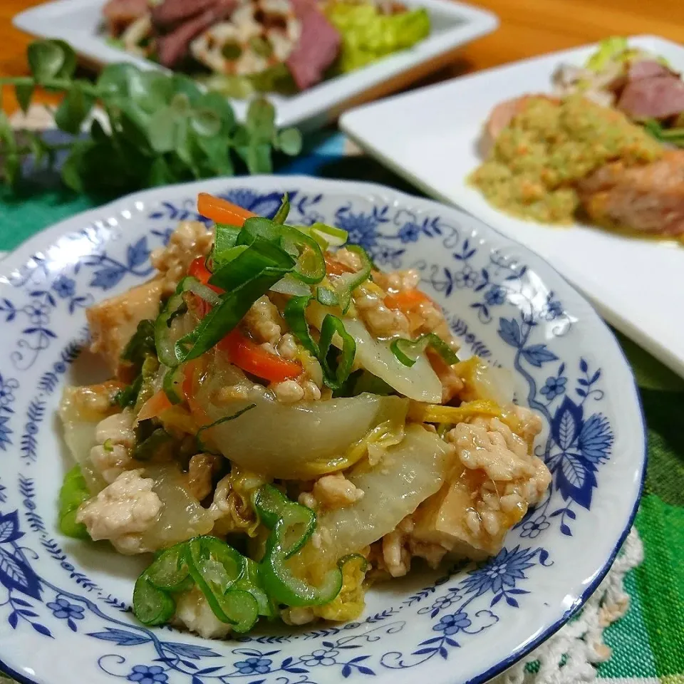 花ママさんの料理  鶏ひき肉の餡掛け♡厚揚げとキャベツ|とまと🍅さん