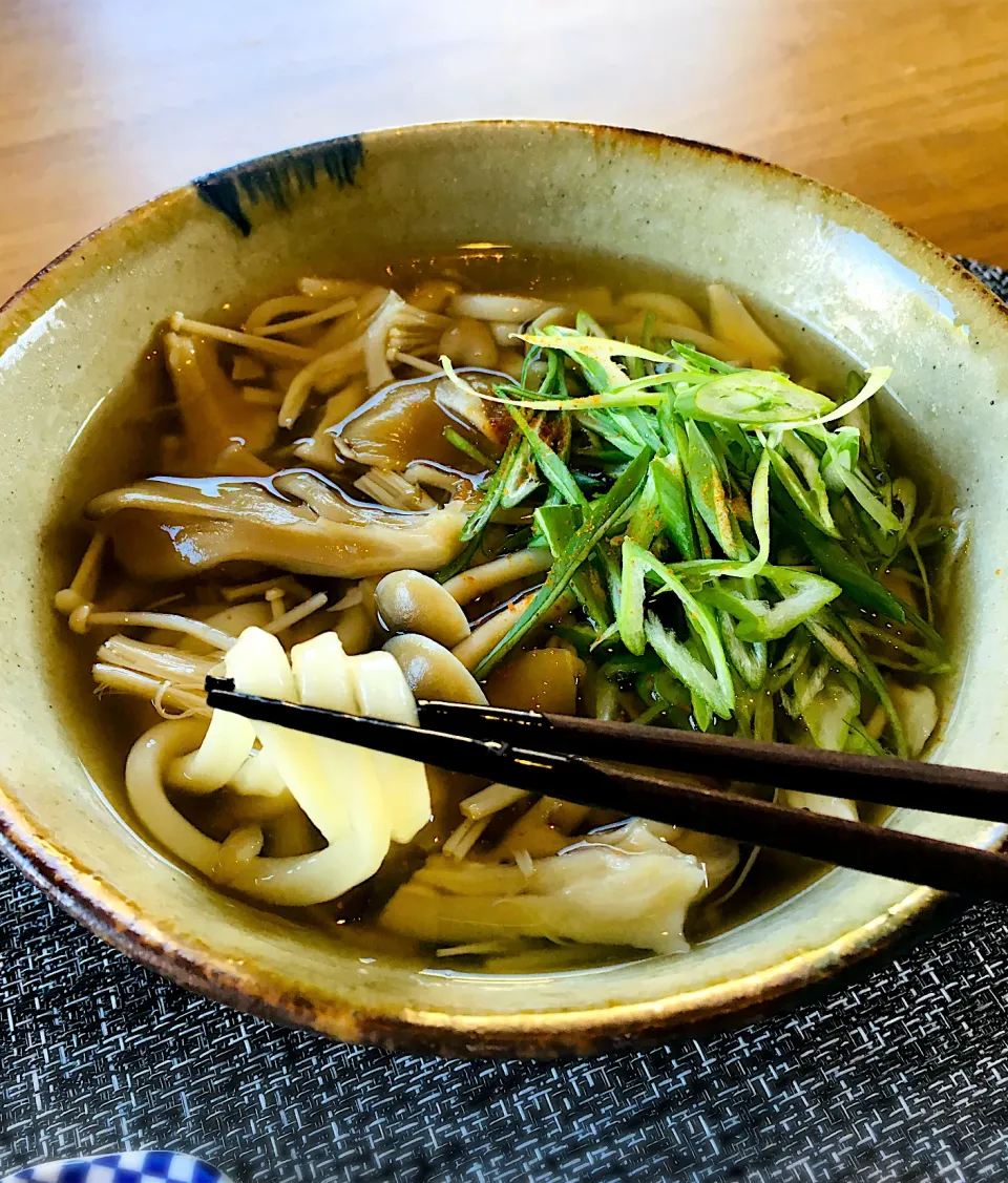 Snapdishの料理写真:今日のお家で一人ランチは                           麺活‼️ 熱々きのこあんかけうどん✨|ミッチ☆ママさん