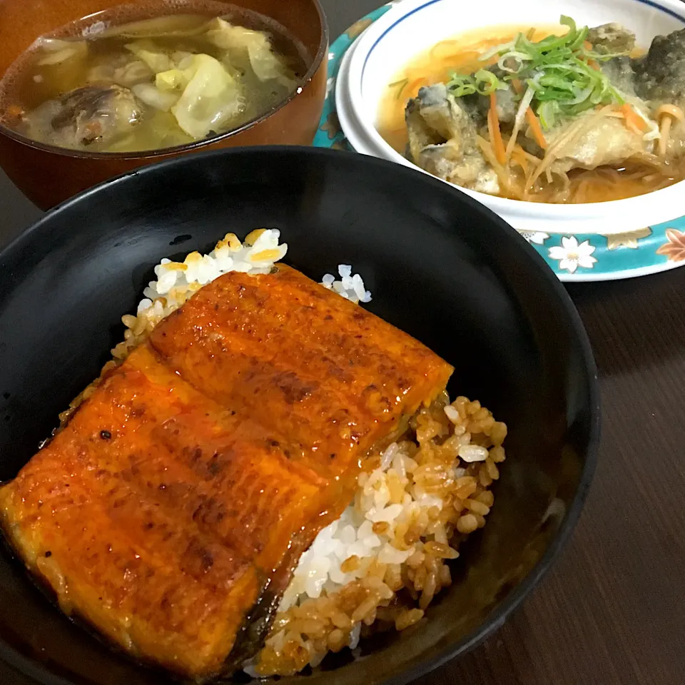 朝ごはん☀️☀️☀️断酒224日目                         うな丼  虹鱒の野菜あんかけ  鶏キャベスープ|ぽんたさん