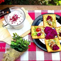 #cream crackers with tartar sauce
#milk with rose petals|MAY NGさん