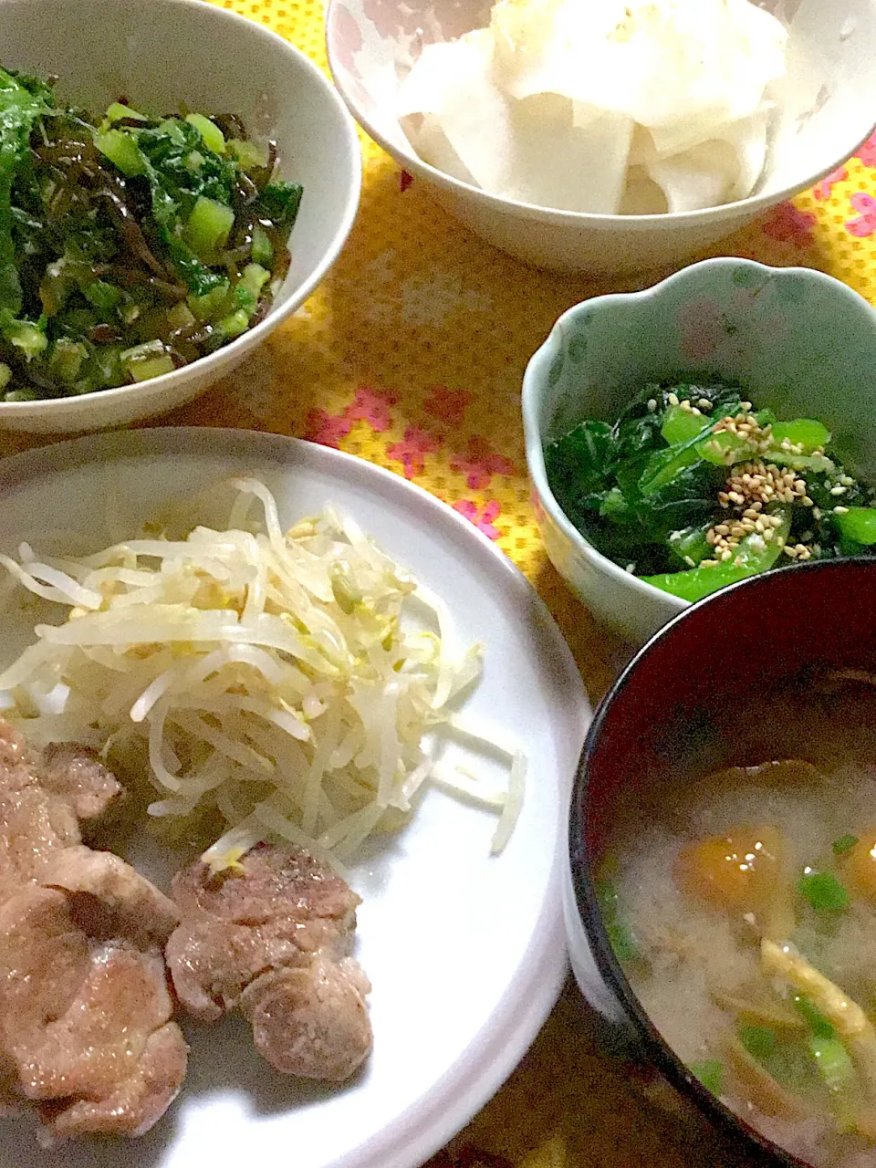 Snapdishの料理写真:豚ヒレ肉のステーキ    小松菜🥬のお浸し    味噌汁   蕪の甘酢漬け    蕪の葉の塩昆布漬け|掛谷節子さん