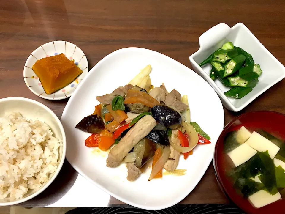 豚と野菜の味噌炒め 豆腐とわかめの味噌汁 おくらのおひたし かぼちゃの煮物|おさむん17さん