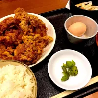 Snapdishの料理写真:唐揚げ定食 #幸の鳥  #コスパ高  #満腹ランチ|にゃるさん